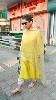 Sanya Malhotra feet photo thumbnail