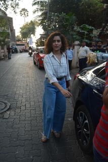 Sanya Malhotra feet photo thumbnail