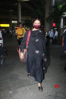 Sanya Malhotra feet photo thumbnail