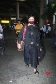 Sanya Malhotra feet photo thumbnail