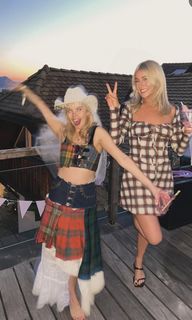Saoirse-Monica Jackson feet photo 6