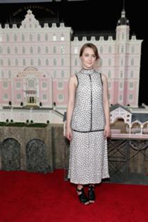 Saoirse Ronan feet photo thumbnail