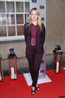 Saoirse Ronan feet photo thumbnail