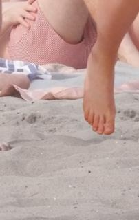 Saoirse Ronan feet photo thumbnail