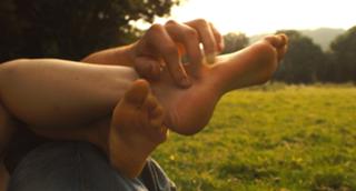 Saoirse Ronan feet photo thumbnail