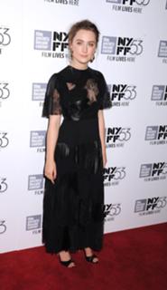 Saoirse Ronan feet photo thumbnail