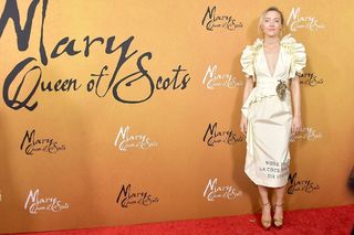 Saoirse Ronan feet photo thumbnail