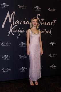 Saoirse Ronan feet photo thumbnail