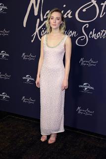 Saoirse Ronan feet photo thumbnail