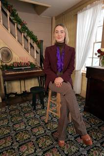 Saoirse Ronan feet photo thumbnail