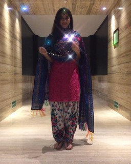 Sapna Pabbi feet photo 1