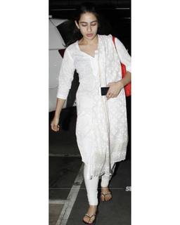 Sara Ali Khan feet photo thumbnail