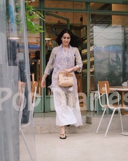 Sara Ali Khan feet photo thumbnail