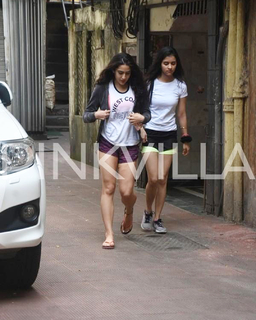 Sara Ali Khan feet photo thumbnail