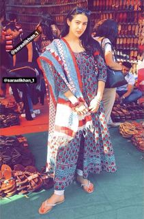 Sara Ali Khan feet photo thumbnail