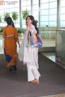 Sara Ali Khan feet photo thumbnail
