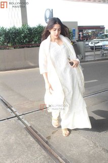 Sara Ali Khan feet photo thumbnail