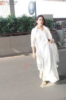 Sara Ali Khan feet photo thumbnail