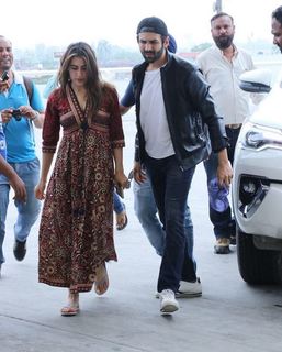 Sara Ali Khan feet photo thumbnail