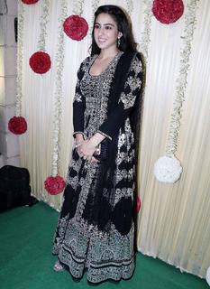 Sara Ali Khan feet photo thumbnail