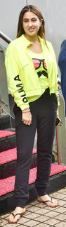 Sara Ali Khan feet photo thumbnail