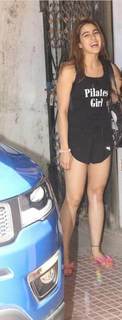 Sara Ali Khan feet photo thumbnail