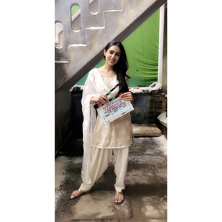 Sara Ali Khan feet photo thumbnail