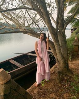 Sara Ali Khan feet photo thumbnail