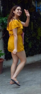 Sara Ali Khan feet photo thumbnail