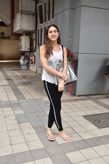 Sara Ali Khan feet photo thumbnail