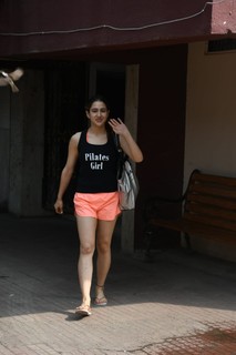 Sara Ali Khan feet photo thumbnail
