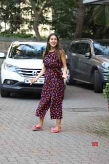 Sara Ali Khan feet photo thumbnail