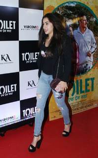 Sara Ali Khan feet photo thumbnail