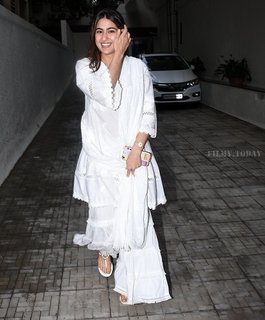 Sara Ali Khan feet photo thumbnail