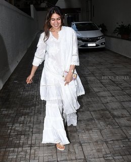Sara Ali Khan feet photo thumbnail