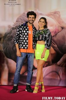 Sara Ali Khan feet photo thumbnail
