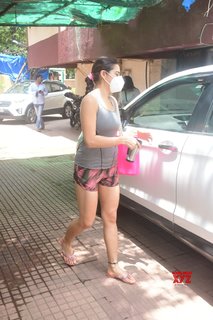Sara Ali Khan feet photo thumbnail