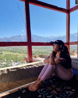 Sara Ali Khan feet photo thumbnail