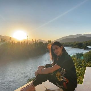 Sara Ali Khan feet photo thumbnail