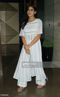 Sara Ali Khan feet photo thumbnail