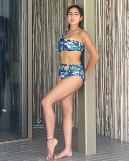 Sara Ali Khan feet photo thumbnail