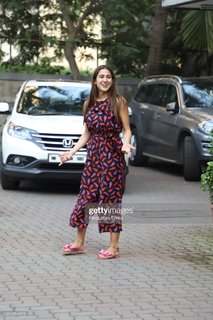 Sara Ali Khan feet photo thumbnail