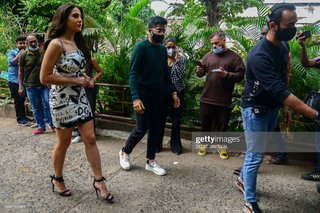 Sara Ali Khan feet photo thumbnail