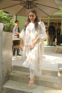 Sara Ali Khan feet photo thumbnail