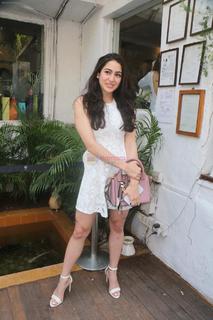 Sara Ali Khan feet photo thumbnail