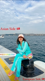 Sara Ali Khan feet photo thumbnail