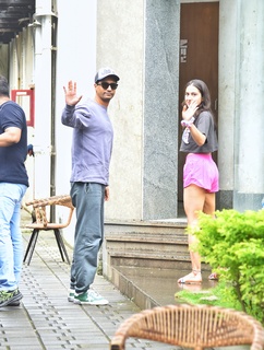 Sara Ali Khan feet photo thumbnail