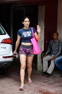 Sara Ali Khan feet photo thumbnail