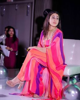 Sara Ali Khan feet photo thumbnail