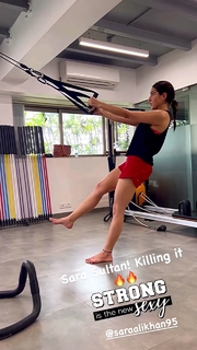 Sara Ali Khan feet photo thumbnail